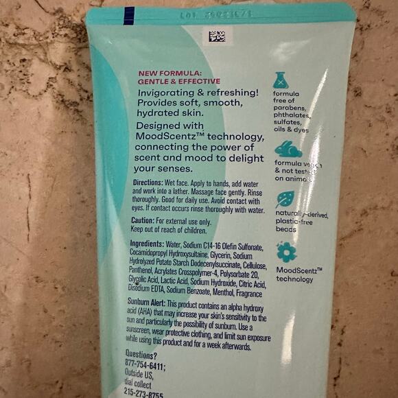 Clean & Clear Deep Action Exfoliating Facial Scrub Exfoliator Face wash 5 Oz 3pk - Picture 3 of 7